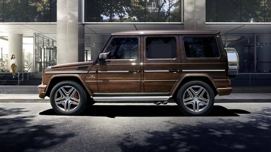 No topo da linha, surgem as opções G63 AMG e G65 AMG, com motores V8 e V12 | <a href="https://quatrorodas.abril.com.br/noticias/fabricantes/mercedes-benz-classe-g-recebe-facelift-860921.shtml" rel="migration">Leia mais</a>