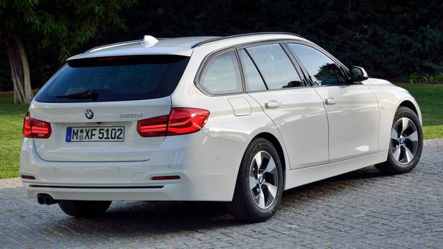 Estão disponíveis sete opções de motorização a diesel e quatro a gasolina | <a href="https://quatrorodas.abril.com.br/noticias/fabricantes/bmw-promove-sutil-reestilizacao-serie-3-862220.shtml" rel="migration">Leia mais</a>