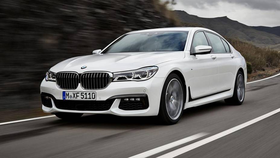 A reestilização do Série 7 prima pela evolução, e não por alterações sensíveis no design | <a href="https://quatrorodas.abril.com.br/noticias/fabricantes/bmw-mantem-alto-padrao-novo-serie-7-874860.shtml" rel="migration">Leia mais</a>