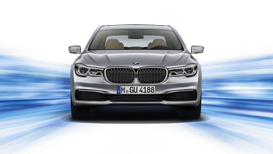 Na frente, os faróis de LED vêm de série; como opcional, está disponível a tecnologia a laser | <a href="https://quatrorodas.abril.com.br/noticias/fabricantes/bmw-mantem-alto-padrao-novo-serie-7-874860.shtml" rel="migration">Leia mais</a>