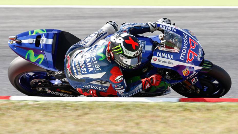 Jorge Lorenzo foi implacável e venceu o GP da Catalunha | <a href="https://quatrorodas.abril.com.br/moto/galerias/competicoes/motogp-2015-catalunha-876720.shtml" rel="migration">Leia mais</a>