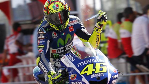 Seu companheiro, o italiano Valentino Rossi, ficou com a segunda colocação | <a href="https://quatrorodas.abril.com.br/moto/galerias/competicoes/motogp-2015-catalunha-876720.shtml" rel="migration">Leia mais</a>