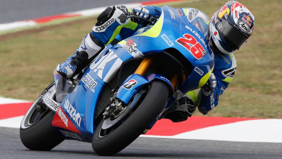 O jovem Maverick Viñales finalizou na sexta posição com a Suzuki | <a href="https://quatrorodas.abril.com.br/moto/galerias/competicoes/motogp-2015-catalunha-876720.shtml" rel="migration">Leia mais</a>