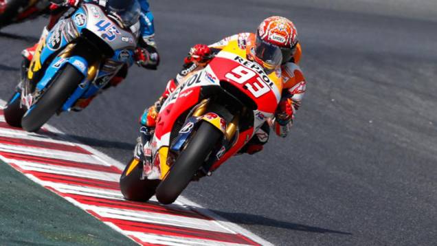Atual bicampeão da categoria, Marc Marquez abandonou logo no início da prova | <a href="https://quatrorodas.abril.com.br/moto/galerias/competicoes/motogp-2015-catalunha-876720.shtml" rel="migration">Leia mais</a> Atual bicampeão da categoria, Marc Marquez abandonou logo no início da prova | <a href="https://quatrorodas.abril.com.br/moto/galerias/competicoes/motogp-2015-catalunha-876720.shtml" rel="migration">Leia mais</a>
