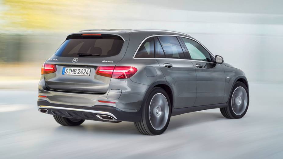 O modelo chega ao mercado europeu com duas versões movidas a diesel e uma a gasolina | <a href="https://quatrorodas.abril.com.br/noticias/fabricantes/mercedes-benz-enfim-apresenta-glc-877760.shtml" rel="migration">Leia mais</a>