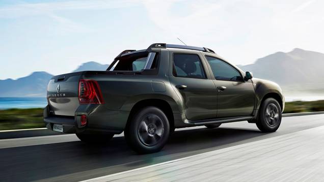 O modelo tem cabine dupla, quatro portas e espaço para cinco pessoas | <a href="https://quatrorodas.abril.com.br/noticias/saloes/buenos-aires-2015/renault-exibe-duster-picape-sandero-r-s-877281.shtml" rel="migration">Leia mais</a>