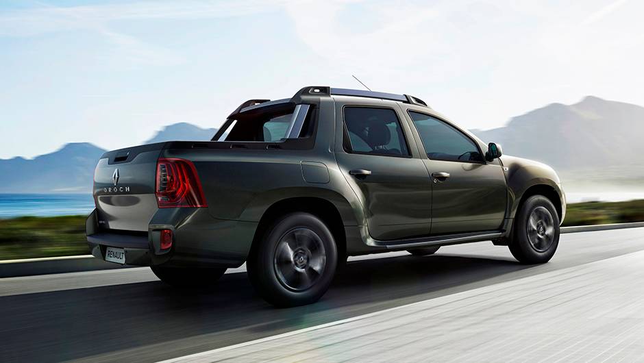 O modelo tem cabine dupla, quatro portas e espa&ccedil;o para cinco pessoas | <a href="https://quatrorodas.abril.com.br/noticias/saloes/buenos-aires-2015/renault-exibe-duster-picape-sandero-r-s-877281.shtml" rel="migration">Leia mais</a>