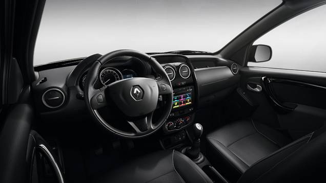 Internamente, a cabine também tem muitas semelhanças com o renovado SUV | <a href="https://quatrorodas.abril.com.br/noticias/saloes/buenos-aires-2015/renault-exibe-duster-picape-sandero-r-s-877281.shtml" rel="migration">Leia mais</a> Internamente, a cabine também tem muitas semelhanças com o renovado SUV | <a href="https://quatrorodas.abril.com.br/noticias/saloes/buenos-aires-2015/renault-exibe-duster-picape-sandero-r-s-877281.shtml" rel="migration">Leia mais</a>