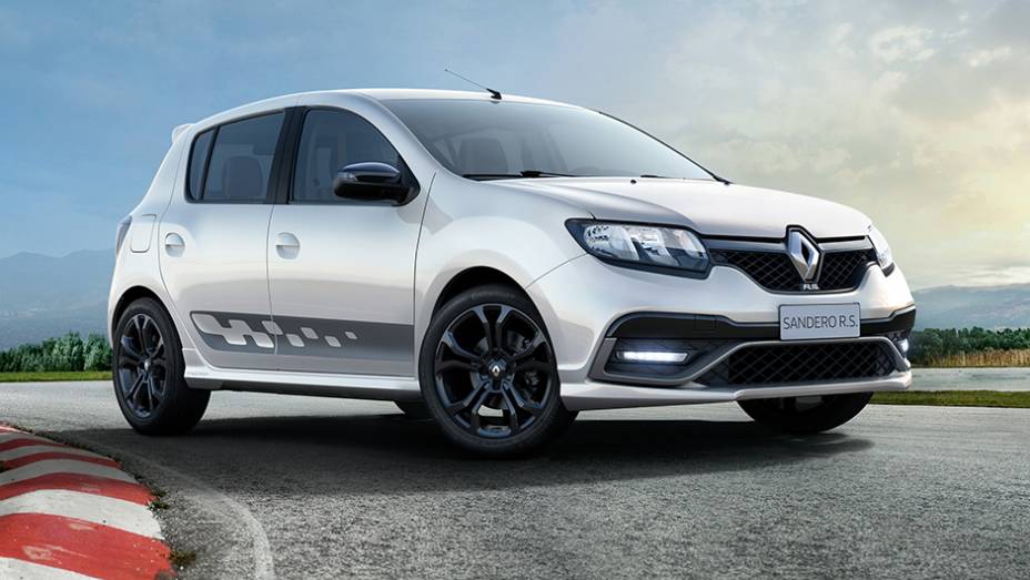 O Sandero RS destinado ao mercado latino-americano é o primeiro modelo da Renault Sport não-concebido para a Europa | <a href="https://quatrorodas.abril.com.br/noticias/saloes/buenos-aires-2015/renault-exibe-duster-picape-sandero-r-s-877281.shtml" rel="migration"></a>