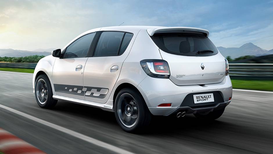 O hatch apimentado &eacute; equipado com motor 2.0 de 150 cv, o mesmo utilizado no Duster | <a href="https://quatrorodas.abril.com.br/noticias/saloes/buenos-aires-2015/renault-exibe-duster-picape-sandero-r-s-877281.shtml" rel="migration">Leia mais</a>
