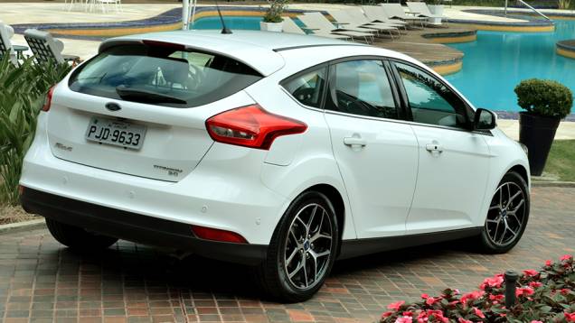 As mudanças na traseira foram mais discretas, limitando-se a uma nova disposição de luzes e para-choque redesenhado | <a href="https://quatrorodas.abril.com.br/noticias/fabricantes/novo-ford-focus-chega-r-69-900-879421.shtml" rel="migration">Leia mais</a> | <a href="https://q" rel="migration"></a>