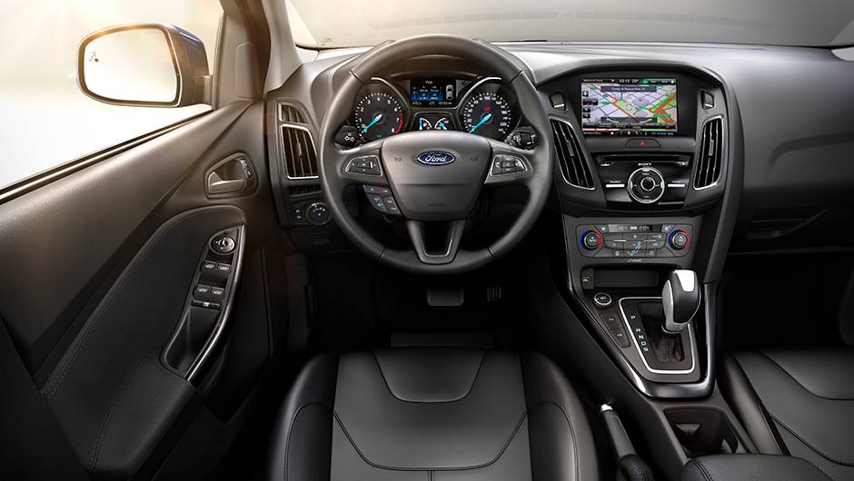 Agora, com motor 2.0, a transmiss&atilde;o utilizada &eacute; autom&aacute;tica de seis marchas | <a href="https://quatrorodas.abril.com.br/noticias/fabricantes/novo-ford-focus-chega-r-69-900-879421.shtml" rel="migration">Leia mais</a> | <a href="https://quatrorodas.abril.com.br/carros/impressoes" rel="migration"></a>