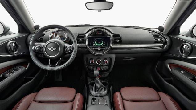 Na versão S, o Clubman oferecerá 192 cv e 28,55 mkgf de torque | <a href="https://quatrorodas.abril.com.br/noticias/fabricantes/mini-clubman-chega-segunda-geracao-880622.shtml" rel="migration">Leia mais</a>