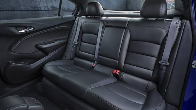 A expectativa é de que o novo Cruze chegue às lojas norte-americanas no início de 2016 | <a href="https://quatrorodas.abril.com.br/noticias/fabricantes/chevrolet-revela-nova-geracao-cruze-880901.shtml" rel="migration">Leia mais</a> A expectativa é de que o novo Cruze chegue às lojas norte-americanas no início de 2016 | <a href="https://quatrorodas.abril.com.br/noticias/fabricantes/chevrolet-revela-nova-geracao-cruze-880901.shtml" rel="migration">Leia mais</a>
