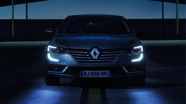 Está disponível também a versão de luxo Initiale Paris, com cor de carroceria exclusiva | <a href="https://quatrorodas.abril.com.br/noticias/fabricantes/oficializado-renault-talisman-tera-cinco-opcoes-motorizacao-884941.shtml" rel="migration">Leia mais</a>