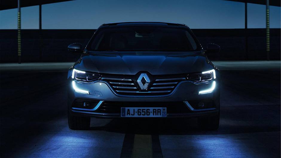 Est&aacute; dispon&iacute;vel tamb&eacute;m a vers&atilde;o de luxo Initiale Paris, com cor de carroceria exclusiva | <a href="https://quatrorodas.abril.com.br/noticias/fabricantes/oficializado-renault-talisman-tera-cinco-opcoes-motorizacao-884941.shtml" rel="migration">Leia mais</a>