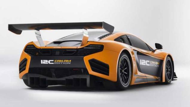 No 12C Can-Am, o enorme aerofólio não tem função meramente decorativa: ele ajuda a segurar o carro no chão em altas velocidades | <a href="https://quatrorodas.abril.com.br/noticias/fabricantes/mclaren-exibe-nova-versao-mp4-12c-697456.shtml" rel="migration">Leia mais</a> No 12C Can-Am, o enorme aerofólio não tem função meramente decorativa: ele ajuda a segurar o carro no chão em altas velocidades | <a href="https://quatrorodas.abril.com.br/noticias/fabricantes/mclaren-exibe-nova-versao-mp4-12c-697456.shtml" rel="migration">Leia mais</a>