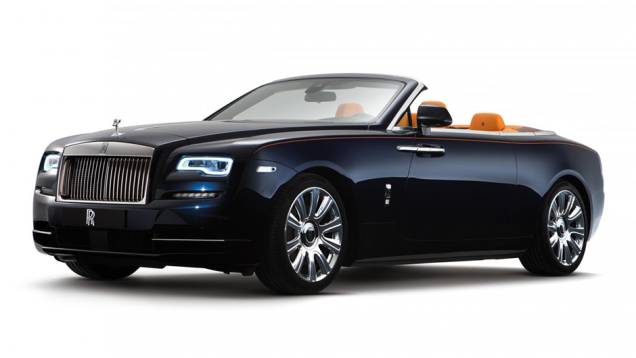 O conversível é baseado no Wraith, mas seu peso total supera em 200 kg o do cupê | <a href="https://quatrorodas.abril.com.br/noticias/fabricantes/conheca-dawn-novo-conversivel-rolls-royce-902940.shtml" target="_blank" rel="migration">Leia mais</a>