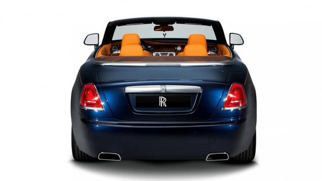 O Dawn conta com motor 6.0 V12 biturbo de 570 cv | <a href="https://quatrorodas.abril.com.br/noticias/fabricantes/conheca-dawn-novo-conversivel-rolls-royce-902940.shtml" target="_blank" rel="migration">Leia mais</a> O Dawn conta com motor 6.0 V12 biturbo de 570 cv | <a href="https://quatrorodas.abril.com.br/noticias/fabricantes/conheca-dawn-novo-conversivel-rolls-royce-902940.shtml" target="_blank" rel="migration">Leia mais</a>