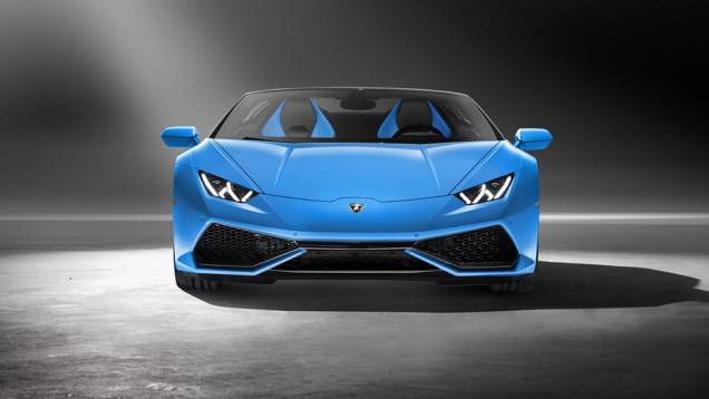 Até a parte mecânica foi mantida, com o motor 5.2 V10 de mais de 600 cv | <a href="https://quatrorodas.abril.com.br/noticias/fabricantes/lamborghini-huracan-spyder-revelado-prioriza-conforto-interno-904960.shtml" target="_blank" rel="migration">Leia mais</a>