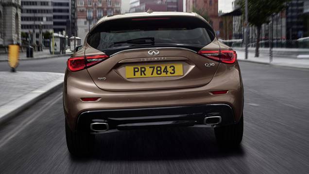 A outra configuração de topo é a Premium, mais elevada em relação ao chão (1,49m) | <a href="https://quatrorodas.abril.com.br/noticias/fabricantes/dois-anos-depois-previa-infiniti-apresenta-hatch-q30-905000.shtml" target="_blank" rel="migration">Leia mais</a> A outra configuração de topo é a Premium, mais elevada em relação ao chão (1,49m) | <a href="https://quatrorodas.abril.com.br/noticias/fabricantes/dois-anos-depois-previa-infiniti-apresenta-hatch-q30-905000.shtml" target="_blank" rel="migration">Leia mais</a>