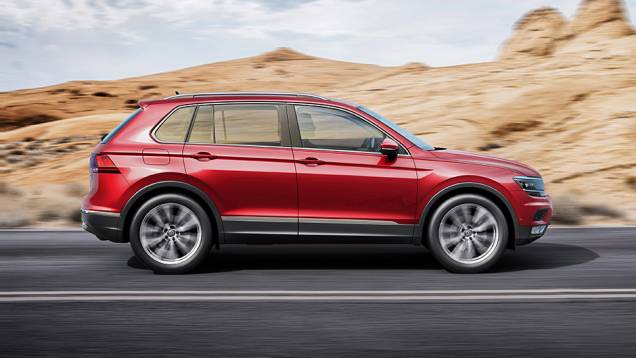 A Volkswagen disponibilizou nada menos do que oito opções de motorização, quatro a gasolina e quatro a diesel | <a href="https://quatrorodas.abril.com.br/noticias/fabricantes/nova-geracao-volkswagen-tiguan-salto-tecnologico-904880.shtml" target="_blank" rel="migration">Leia m</a>