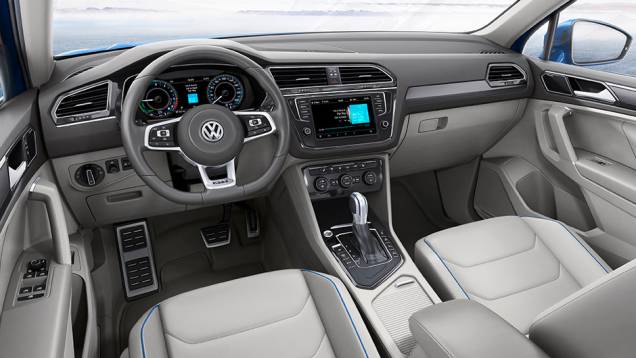 Trata-se do primeiro híbrido plug-in produzido pela VW, com autonomia de até 1.000 km | <a href="https://quatrorodas.abril.com.br/noticias/fabricantes/nova-geracao-volkswagen-tiguan-salto-tecnologico-904880.shtml" target="_blank" rel="migration">Leia mais</a>