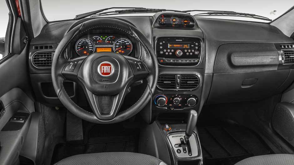 Al&eacute;m destas mudan&ccedil;as, a vers&atilde;o Adventure ganhou novo grafismo e volante redesenhado | <a href="https://quatrorodas.abril.com.br/carros/lancamentos/fiat-strada-2014-757188.shtml" rel="migration">Leia mais</a>