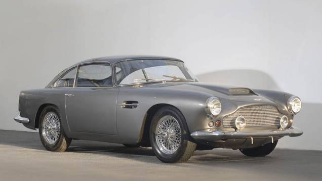 DB4 (1958): fabricado até 1963, chegava facilmente aos 224 km/h; sua plataforma serviu de base para o DB5, um dos modelos mais famosos da história da Aston Martin