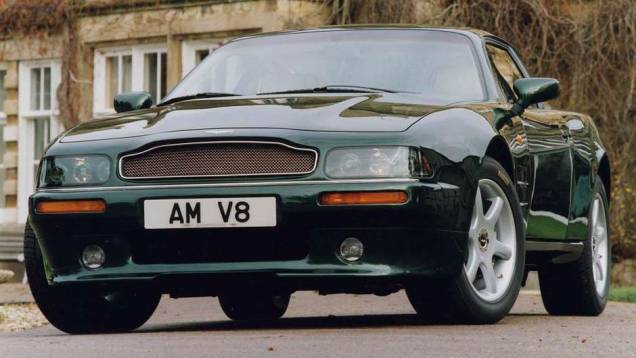V8 Coupe (1992): versão de entrada do V8 Vantage, foi produzido entre 1996 e 2000; o motor 5.3 V8 gerava 349 cv