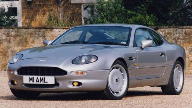 DB7 (1994): apresentado no Salão de Genebra de 1993, só chegou às ruas três anos depois; foi atualizado em 1999, dando origem ao DB7 Vantage