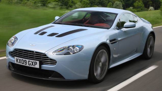 V12 Vantage (2010): os 510 cv gerados pelo motor 6.0 com 12 cilindros em V levam o cupê aos 305 km/h