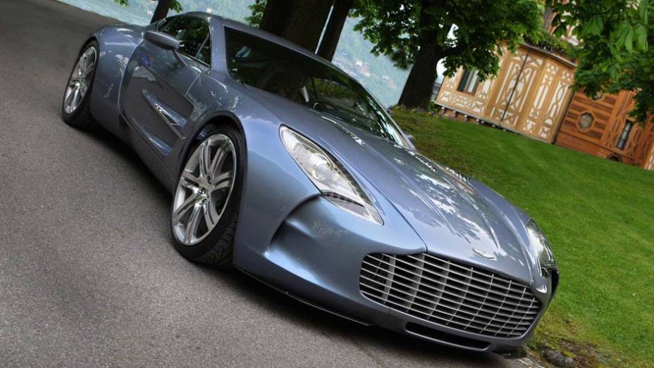 One-77 (2010): modelo mais luxuoso e rápido da marca, usa o mesmo motor V12 do Vantage, mas preparado para passar dos 700 cv; teve apenas 77 unidades produzidas