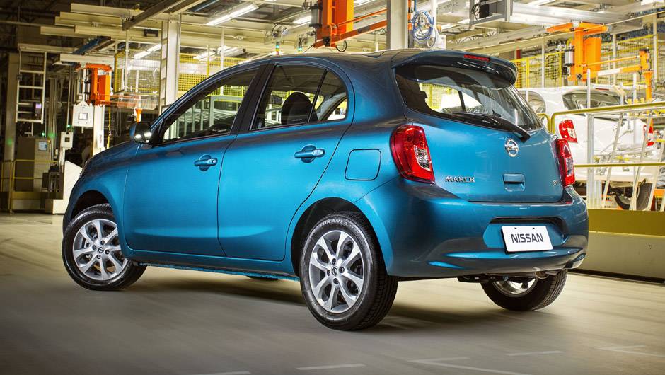 Compacto ser&aacute; vendido com duas op&ccedil;&otilde;es de motoriza&ccedil;&atilde;o (1.0 e 1.6, ambas 16V) e tr&ecirc;s vers&otilde;es de acabamento | <a href="https://quatrorodas.abril.com.br/carros/lancamentos/nissan-new-march-782972.shtml" rel="migration">Leia mais</a>