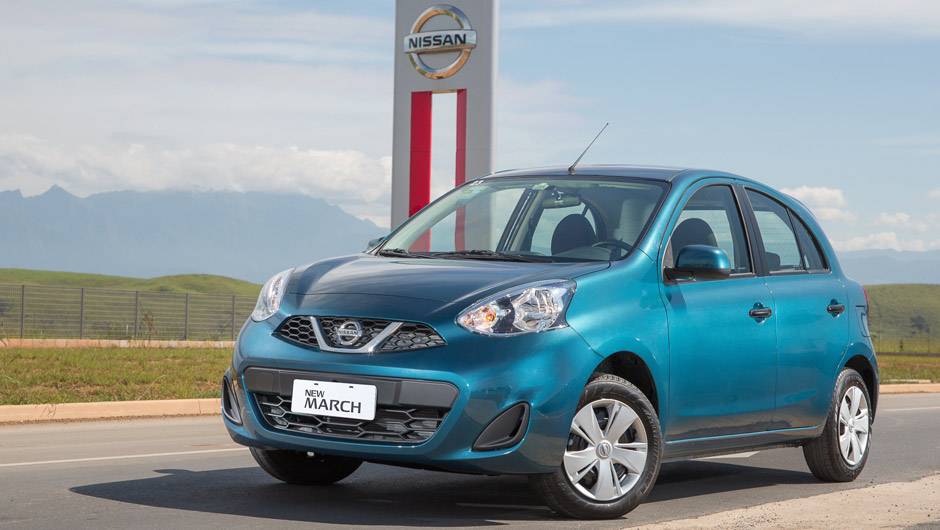 Vers&atilde;o de entrada &eacute; a 1.0 Conforto, identificada pelas calotas no lugar das rodas de liga leve | <a href="https://quatrorodas.abril.com.br/carros/lancamentos/nissan-new-march-782972.shtml" rel="migration">Leia mais</a>