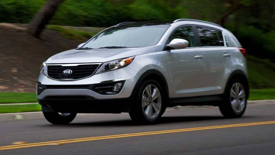 A frente traz uma nova grade e faróis de neblina redesenhados na versão EX | <a href="https://quatrorodas.abril.com.br/noticias/fabricantes/kia-revela-facelift-sportage-2014-eua-754251.shtml" rel="migration">Leia mais</a>