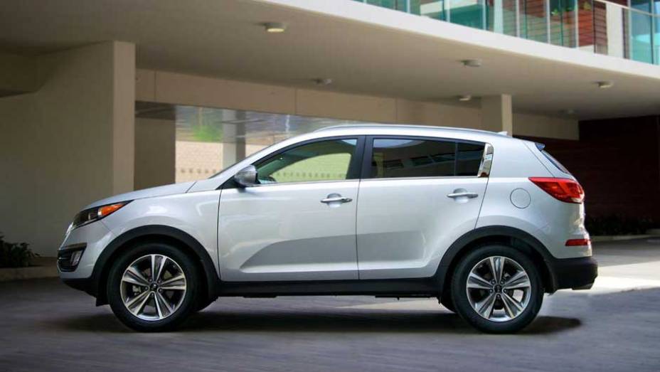 Debaixo do capô, o Sportage agora tem um motor 2.4 GDI a diesel, com 182 cv | <a href="https://quatrorodas.abril.com.br/noticias/fabricantes/kia-revela-facelift-sportage-2014-eua-754251.shtml" rel="migration">Leia mais</a>