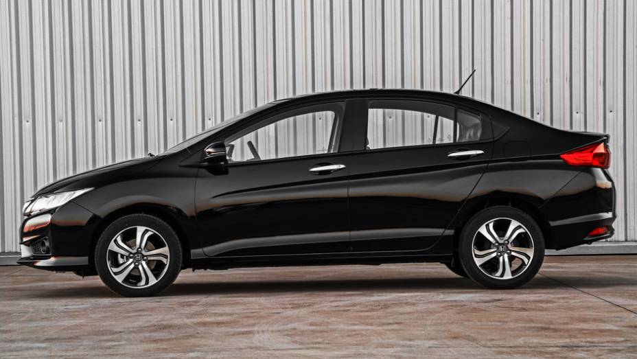 O design esportivo do Fit ganhou um toque de requinte no City | <a href="https://quatrorodas.abril.com.br/carros/lancamentos/honda-city-800143.shtml" rel="migration">Leia mais</a>