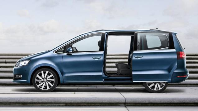 Lançado em 1995, o modelo nasceu de uma parceria com a Ford | <a href="https://quatrorodas.abril.com.br/noticias/saloes/genebra-2015/vw-apresenta-nova-sharan-837542.shtml" target="_blank" rel="migration">Leia mais</a> Lançado em 1995, o modelo nasceu de uma parceria com a Ford | <a href="https://quatrorodas.abril.com.br/noticias/saloes/genebra-2015/vw-apresenta-nova-sharan-837542.shtml" target="_blank" rel="migration">Leia mais</a>