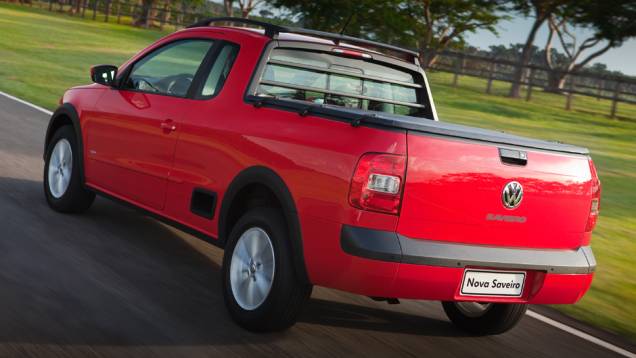 Quase nada mudou na traseira, nem as lanternas | <a href="https://quatrorodas.abril.com.br/carros/lancamentos/vw-saveiro-2014-738896.shtml" rel="migration">Leia mais</a> Quase nada mudou na traseira, nem as lanternas | <a href="https://quatrorodas.abril.com.br/carros/lancamentos/vw-saveiro-2014-738896.shtml" rel="migration">Leia mais</a>