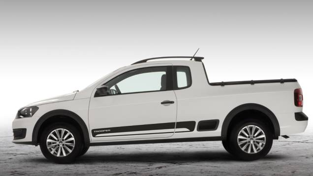 Se as rodas mudaram, pelo menos as faixas decorativas permaneceram | <a href="https://quatrorodas.abril.com.br/carros/lancamentos/vw-saveiro-2014-738896.shtml" rel="migration">Leia mais</a> Se as rodas mudaram, pelo menos as faixas decorativas permaneceram | <a href="https://quatrorodas.abril.com.br/carros/lancamentos/vw-saveiro-2014-738896.shtml" rel="migration">Leia mais</a>