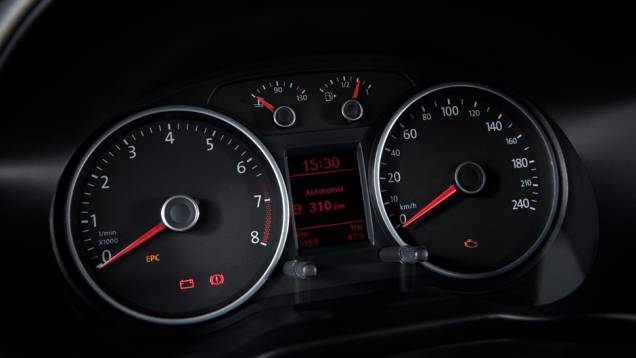 Painel de instrumentos oferece fácil leitura das informações e computador de bordo I-System | <a href="https://quatrorodas.abril.com.br/carros/lancamentos/vw-saveiro-2014-738896.shtml" rel="migration">Leia mais</a> Painel de instrumentos oferece fácil leitura das informações e computador de bordo I-System | <a href="https://quatrorodas.abril.com.br/carros/lancamentos/vw-saveiro-2014-738896.shtml" rel="migration">Leia mais</a>