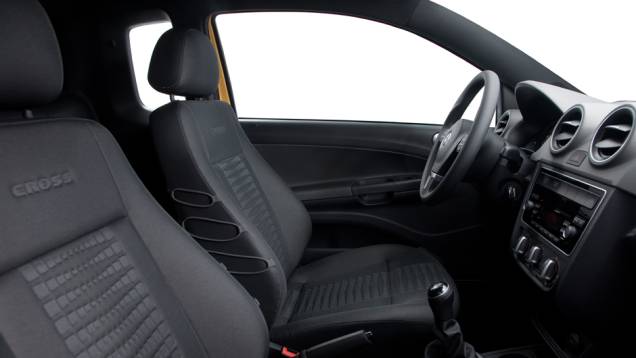 Bancos possuem fios laterais feitos de plástico reciclado e detalhes em baixo relevo | <a href="https://quatrorodas.abril.com.br/carros/lancamentos/vw-saveiro-2014-738896.shtml" rel="migration">Leia mais</a> Bancos possuem fios laterais feitos de plástico reciclado e detalhes em baixo relevo | <a href="https://quatrorodas.abril.com.br/carros/lancamentos/vw-saveiro-2014-738896.shtml" rel="migration">Leia mais</a>