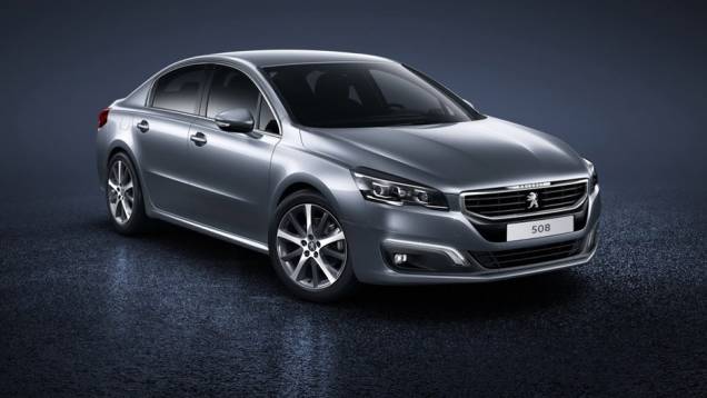 Quase quatro anos após seu lançamento, a Peugeot faz a primeira reestilização no 508 | <a href="https://quatrorodas.abril.com.br/noticias/saloes/paris-2014/peugeot-muda-visual-508-786474.shtml" rel="migration">Leia mais</a>