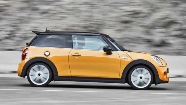 A apresentação mundial do novo Cooper será realizada simultaneamente nos Salões de Los Angeles e Tóquio | <a href="https://quatrorodas.abril.com.br/carros/lancamentos/mini-cooper-2014-760542.shtml" rel="migration">Leia mais</a>