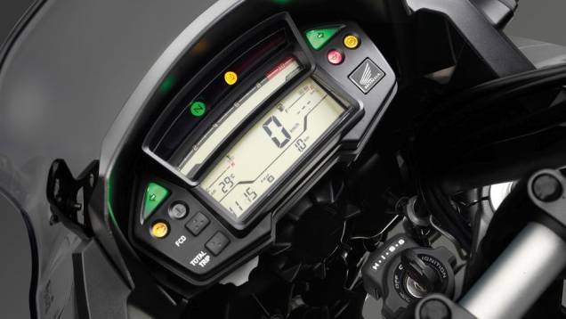 Vale lembrar que as rodas são de 19 polegadas (dianteira) e 17 polegadas (traseira). | <a href="%20https://quatrorodas.abril.com.br/moto/noticias/honda-vfr-1200x-crosstourer-729192.shtml" rel="migration">Leia mais</a>