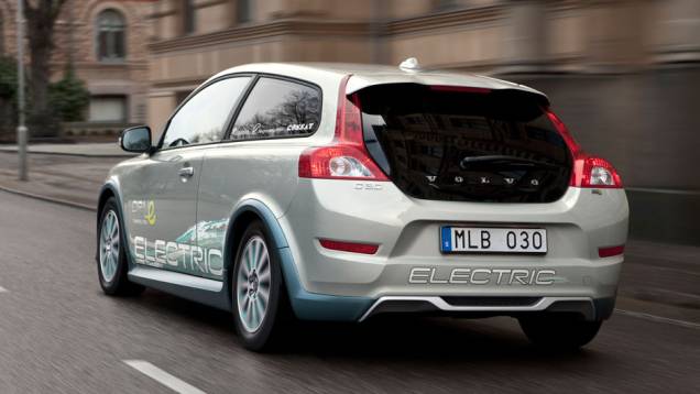 Hatch apresenta comportamento comum na hora de trafegar | <a href="https://quatrorodas.abril.com.br/carros/impressoes//volvo-c30-electric-viavel-dia-a-dia-729285.shtml" rel="migration">Leia mais</a>