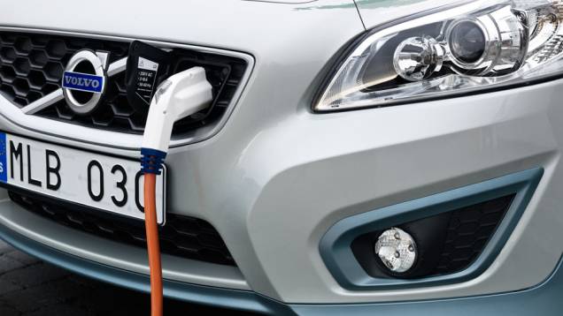 Autonomia é para até mais de 150 km, segundo a marca sueca | <a href="https://quatrorodas.abril.com.br/carros/impressoes//volvo-c30-electric-viavel-dia-a-dia-729285.shtml" rel="migration">Leia mais</a>