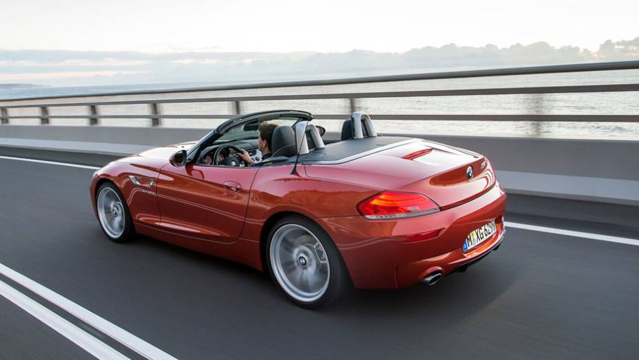 BMW Z4 Roadster 2014 | <a href="https://quatrorodas.abril.com.br/saloes/detroit/2013/bmw-z4-730389.shtml" rel="migration">Leia mais</a>