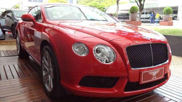 O Jockey Clube de São Paulo recebe até o dia 1º de dezembro o Auto Premium Show, evento que reúne algumas das principais marcas de luxo, como a Bentley | <a href="https://quatrorodas.abril.com.br/noticias/fabricantes/auto-premium-show-abre-portas-sp-760626" rel="migration"></a>